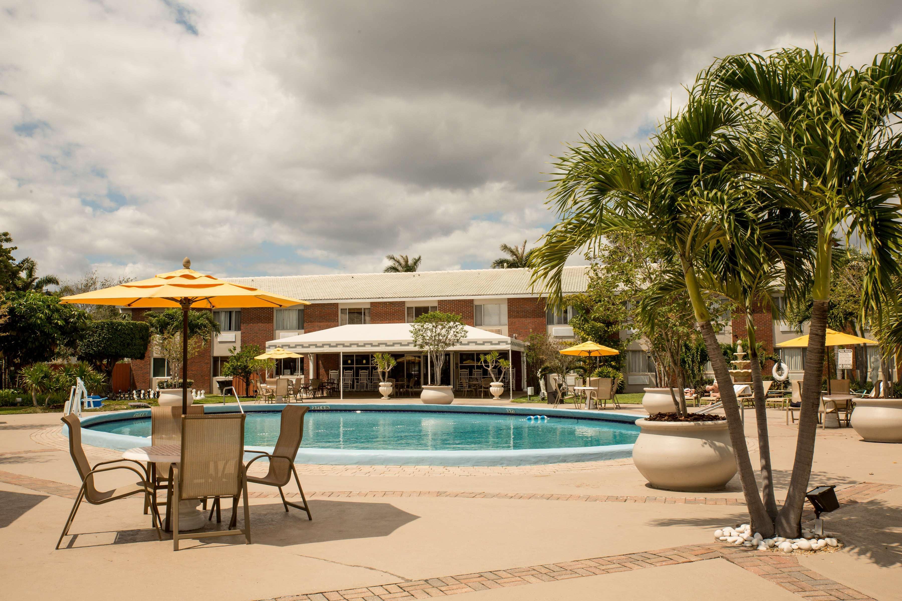 Best Western Palm Beach Lakes Hotel West Palm Beach Exterior photo