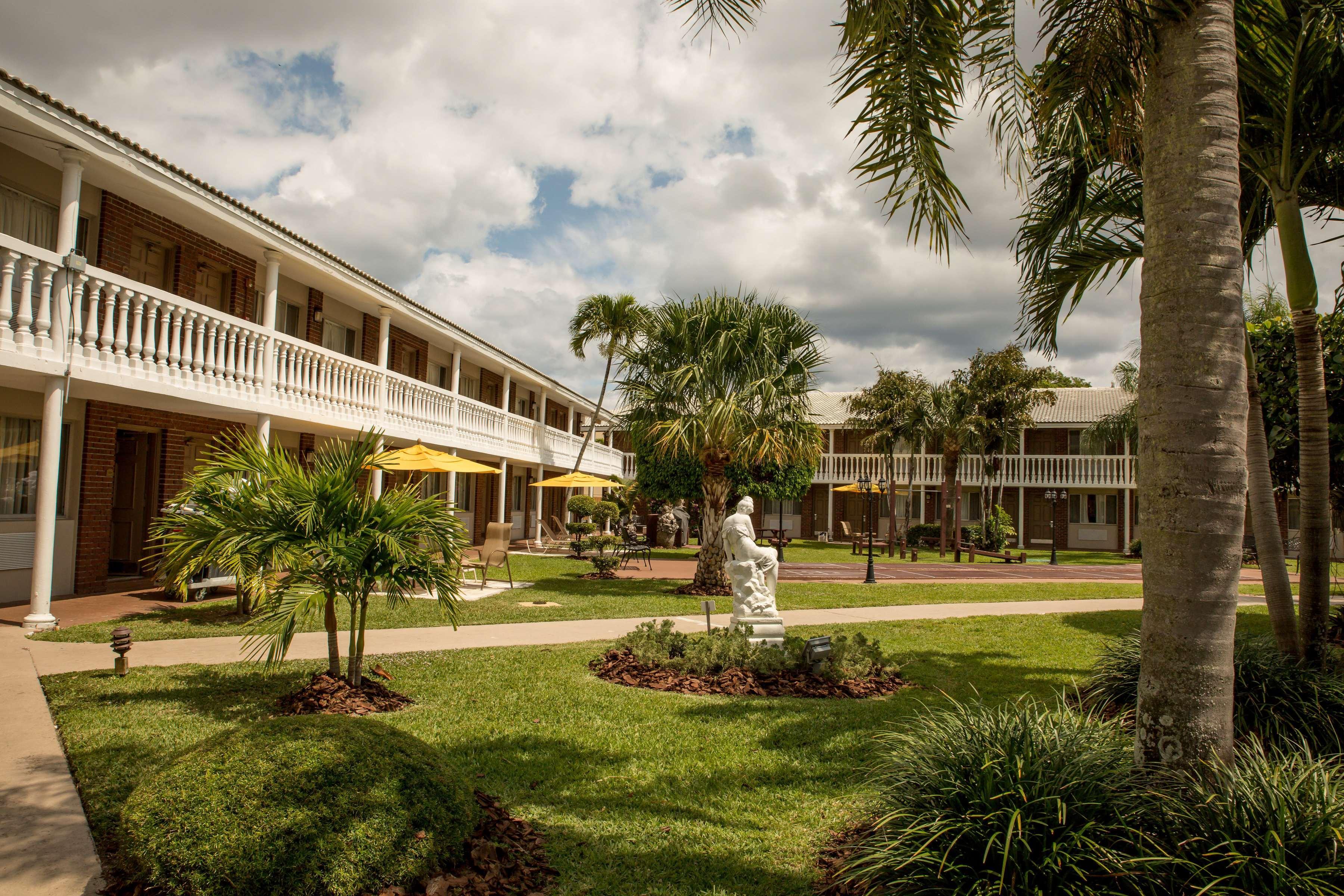 Best Western Palm Beach Lakes Hotel West Palm Beach Exterior photo